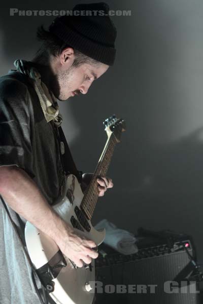 BLACK LIPS - 2011-12-04 - PARIS - La Maroquinerie - Cole Alexander